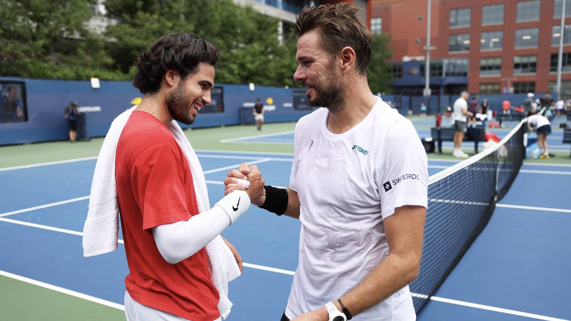 Alcaraz y Wawrinka, tras entrenar juntos este domingo en el US Open.