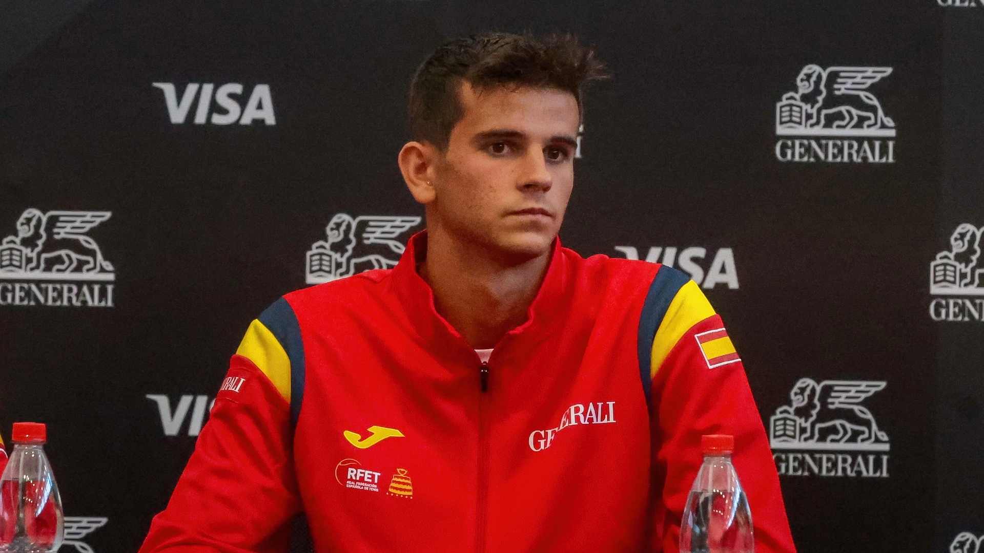 Rafael Jódar atiende a la prensa antes de debutar con el equipo español de Copa Davis.