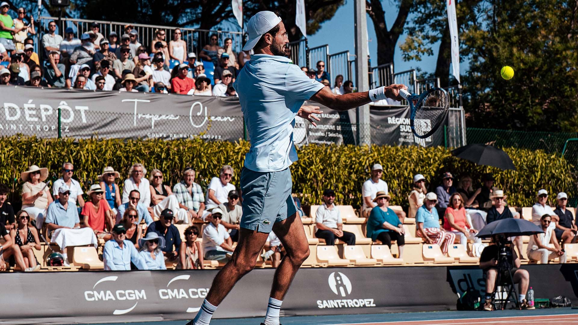 Home hope <a href='https://www.atptour.com/en/players/titouan-droguet/d0dw/overview'>Titouan Droguet</a> during the Saint-Tropez final.