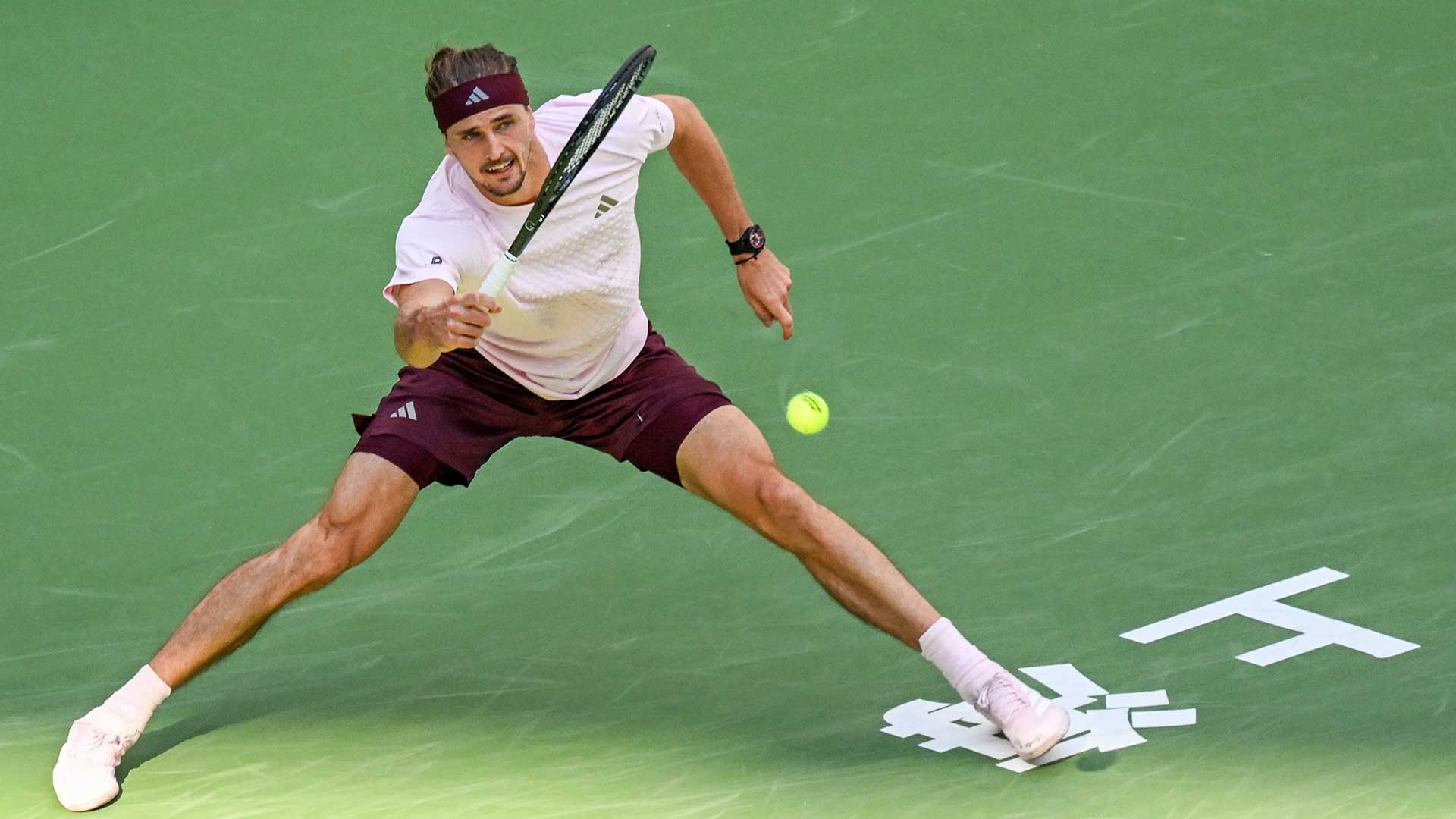 Zverev survives tumble, Cobolli falls in Shanghai