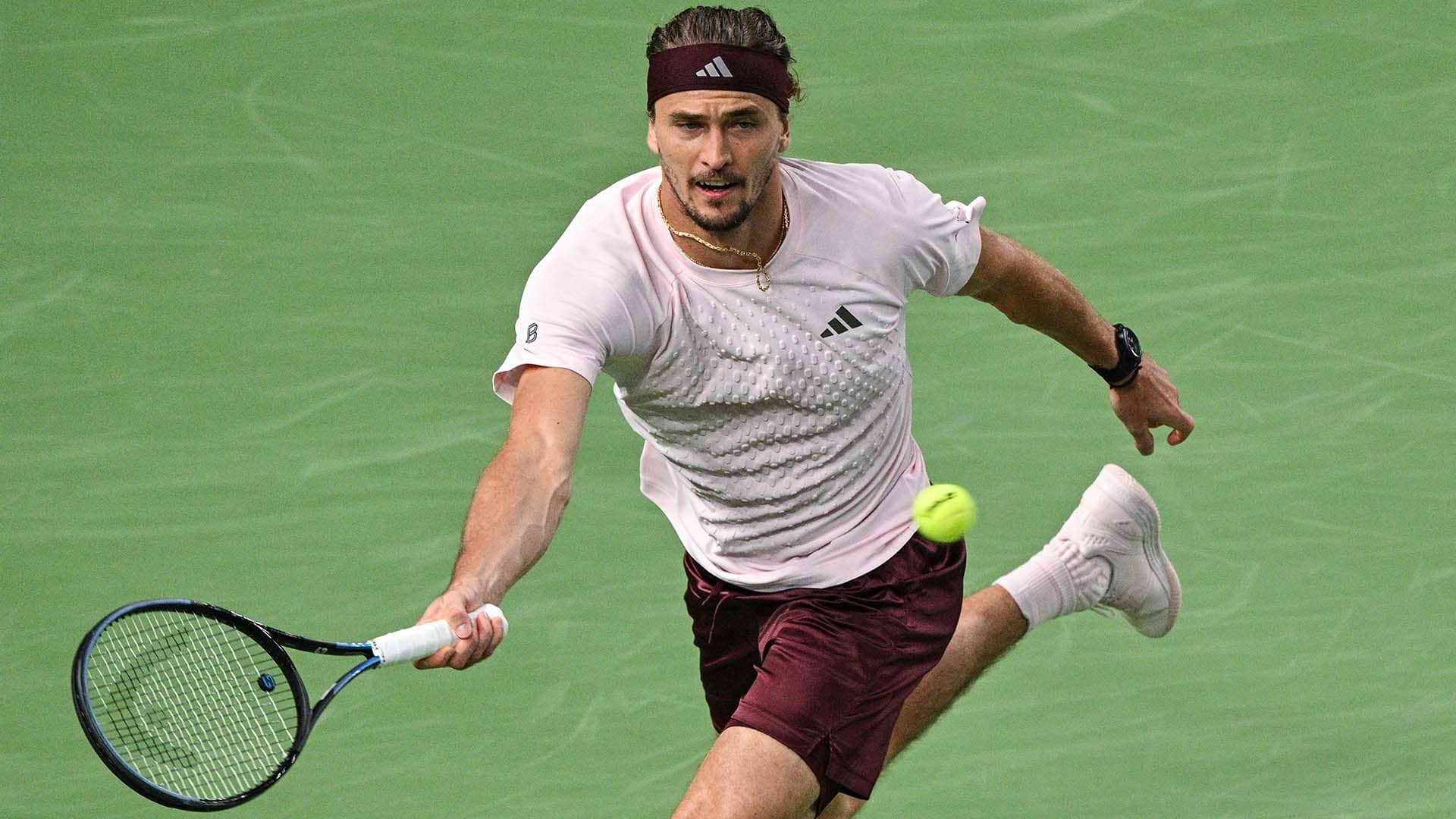 Zverev powers past De Minaur for Shanghai SF return