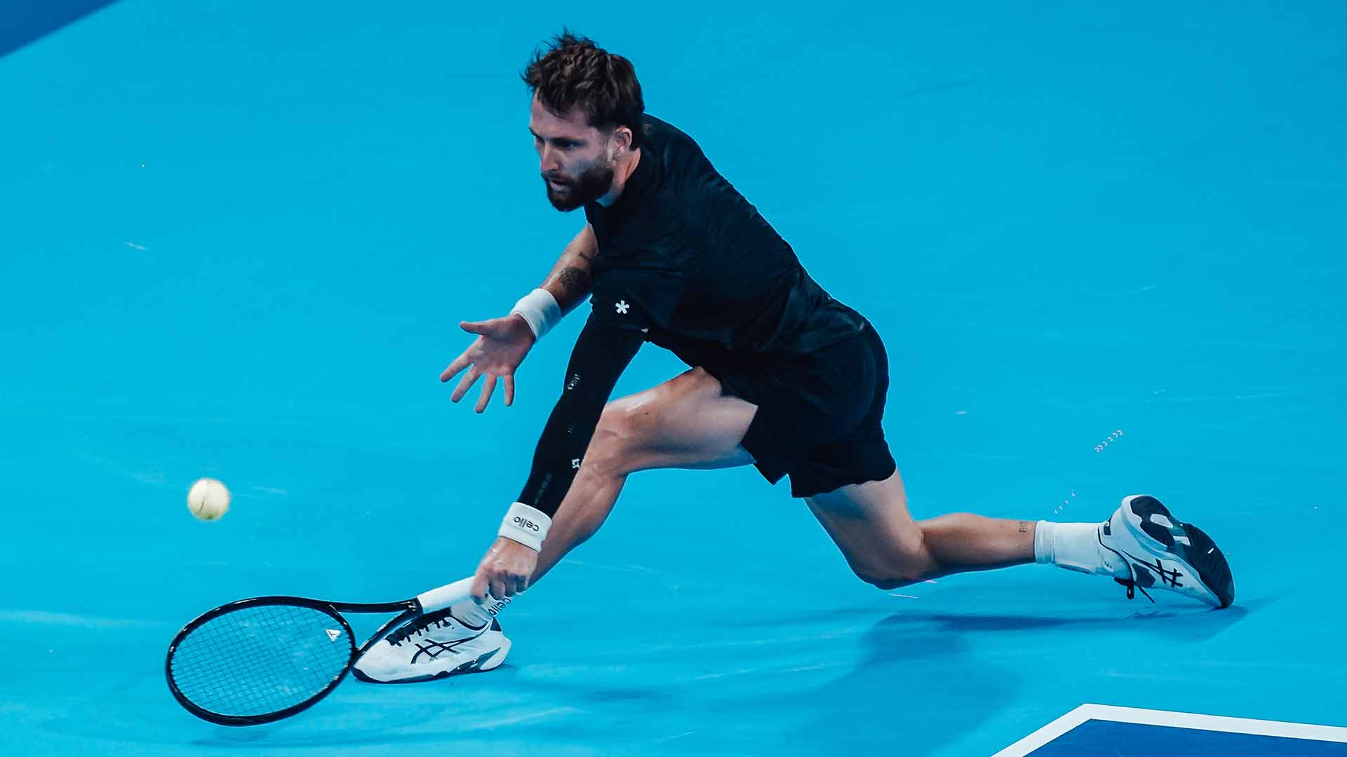Moutet shows 'heart' in 3-hour Lyon duel vs. two-time champ Humbert