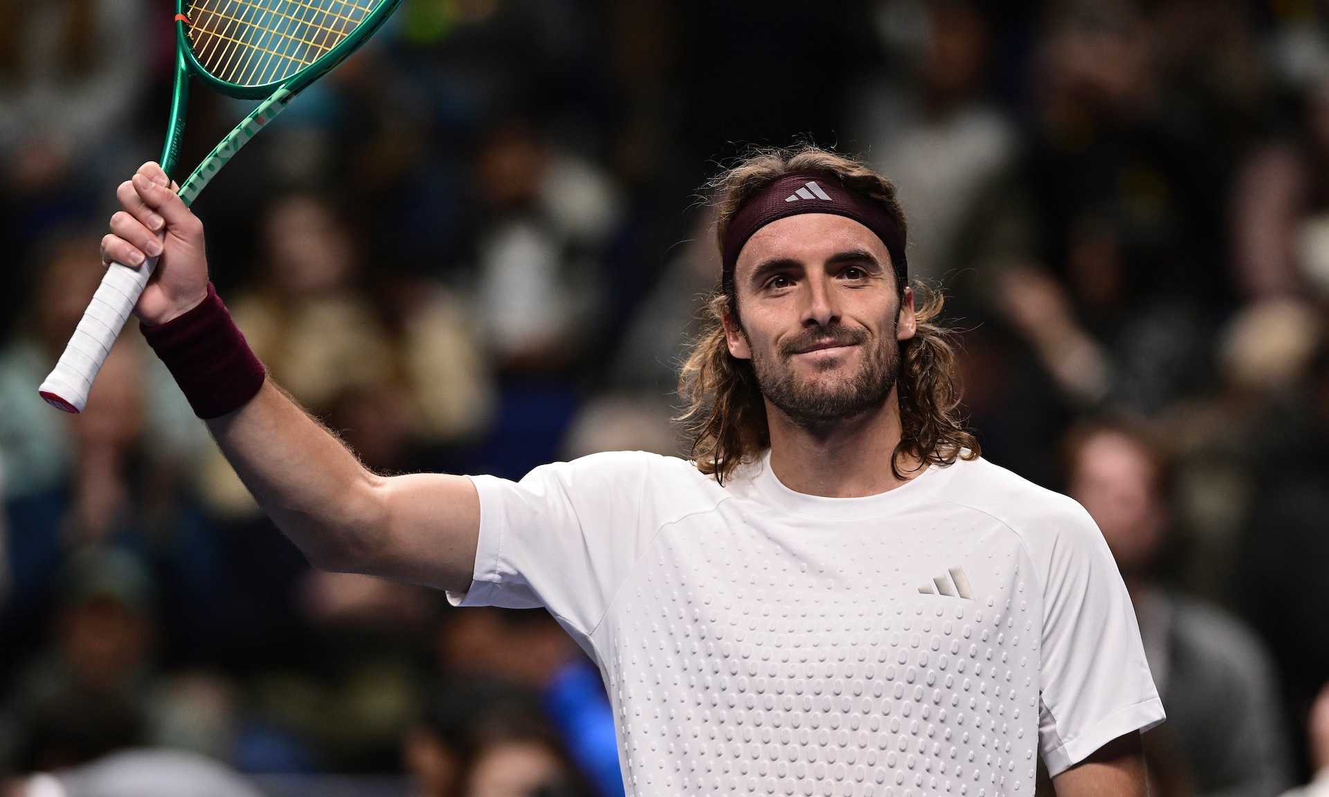 Tsitsipas se viste de candidato hacia semifinales en Almaty