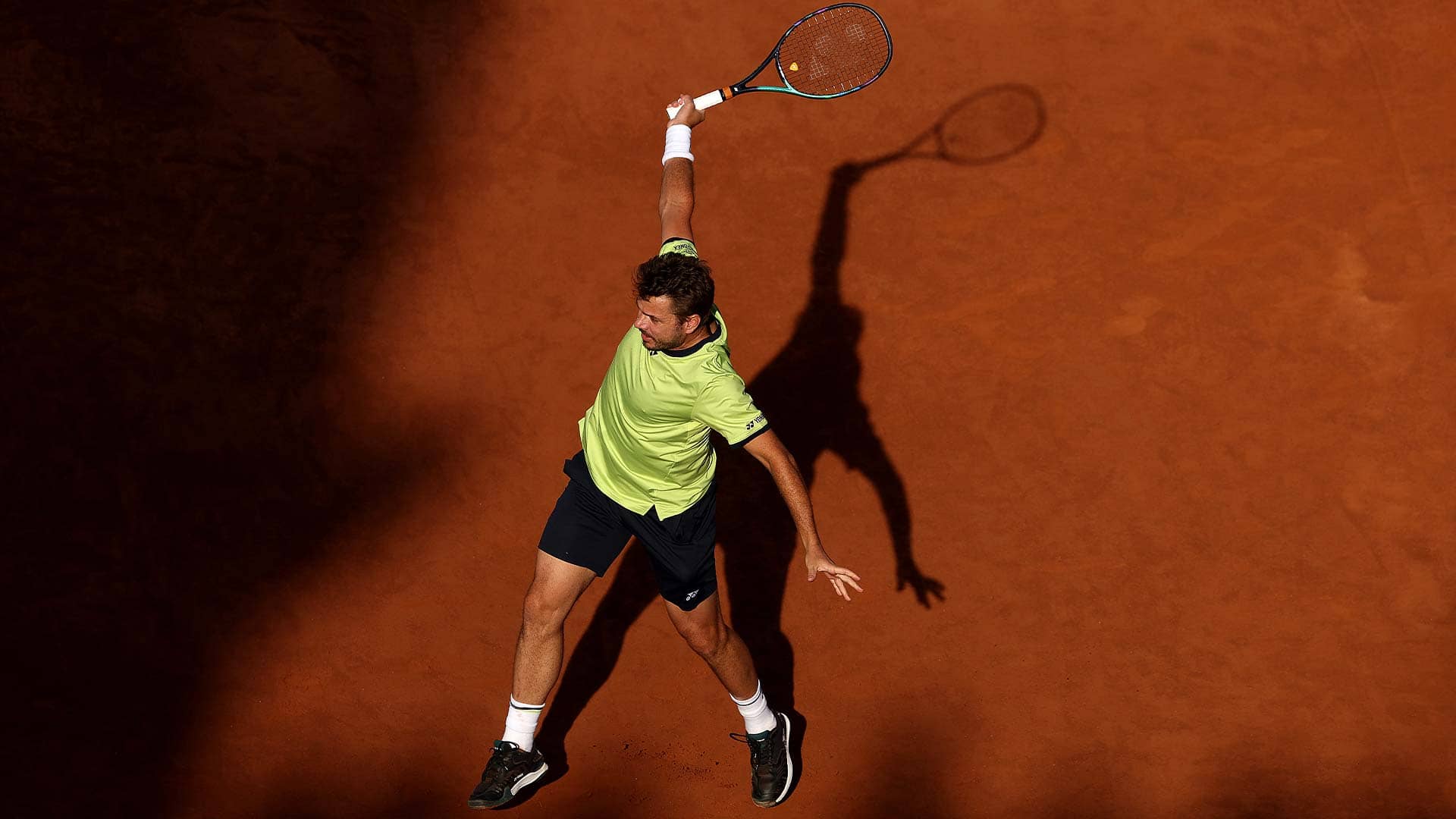 <a href='https://www.atptour.com/en/players/stan-wawrinka/w367/overview'>Stan Wawrinka</a> hits his iconic single-handed backhand at the 2022 Internazionali BNL d’Italia.