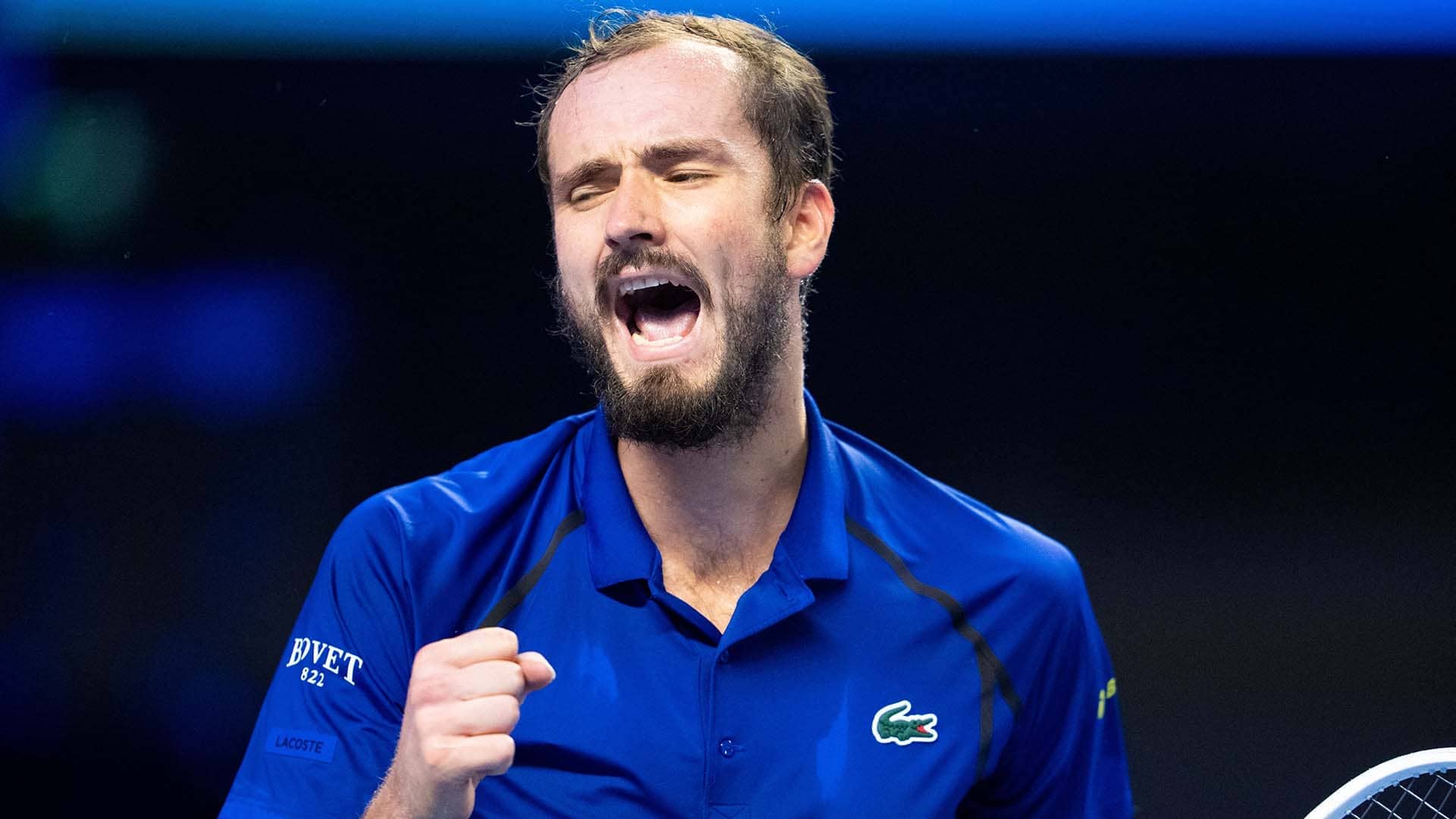 Medvedev finds swift adjustment to overcome Merida, reach Vienna R2