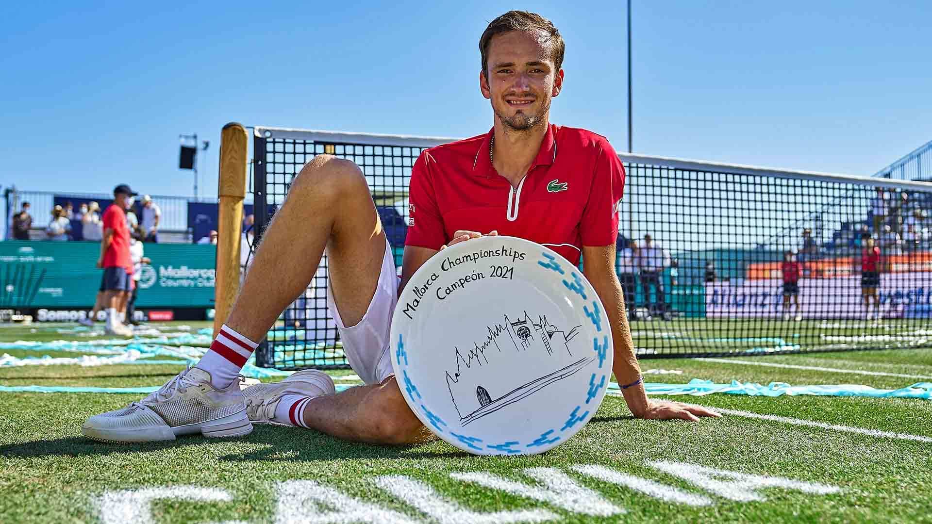 Daniil Medvedev wins the 2021 Mallorca title.