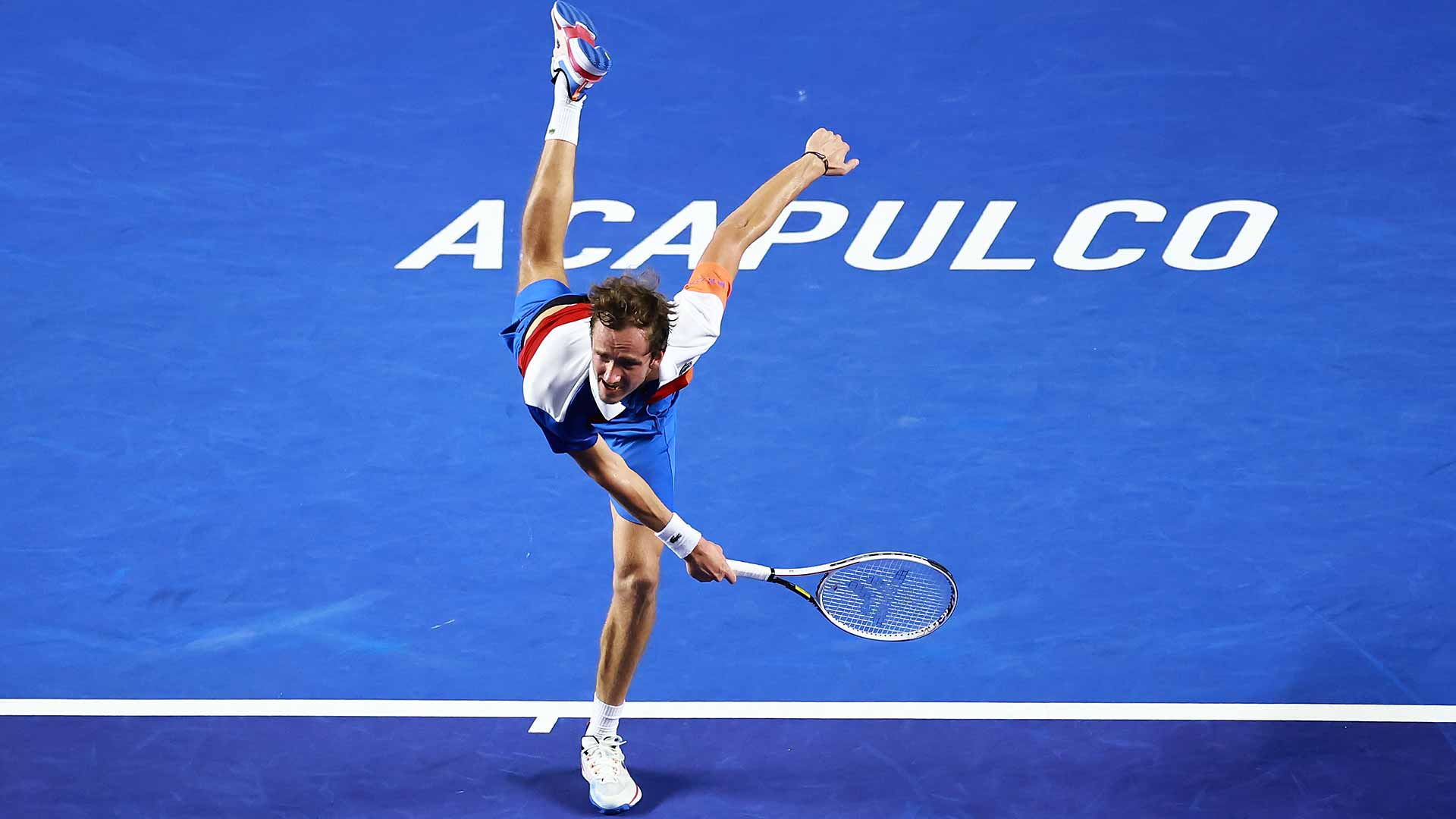 Daniil Medvedev hits a serve in Acapulco.