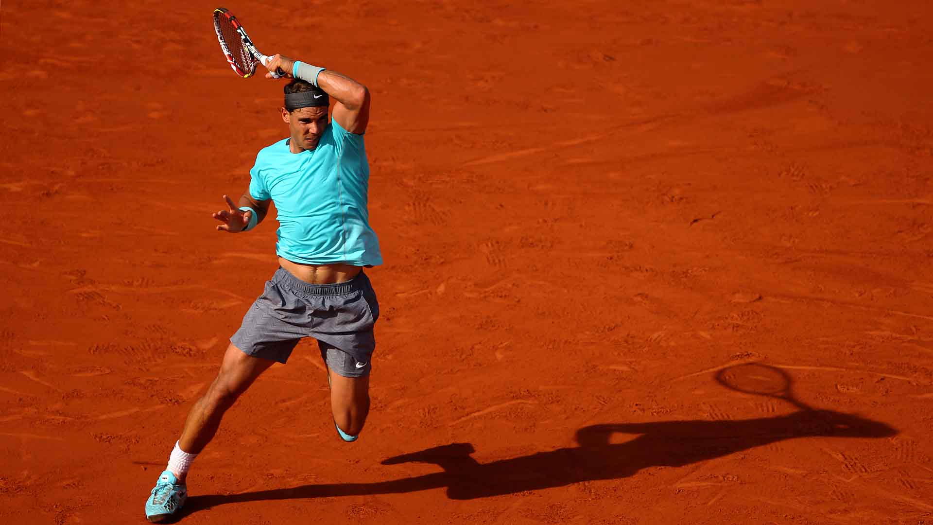 Rafael Nadal beats Novak Djokovic 3-6, 7-5, 6-2, 6-4 to win his ninth Roland Garros crown and tie Pete Sampras’s mark of 14 Grand Slam titles.