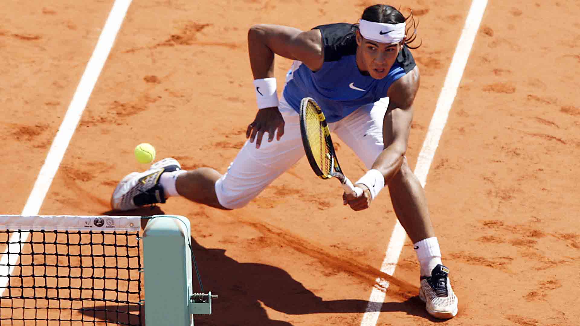 Rafael Nadal becomes the first player to defeat Roger Federer in a Grand Slam final with a 1-6, 6-1, 6-4, 7-6(4) victory at 2006 Roland Garros.