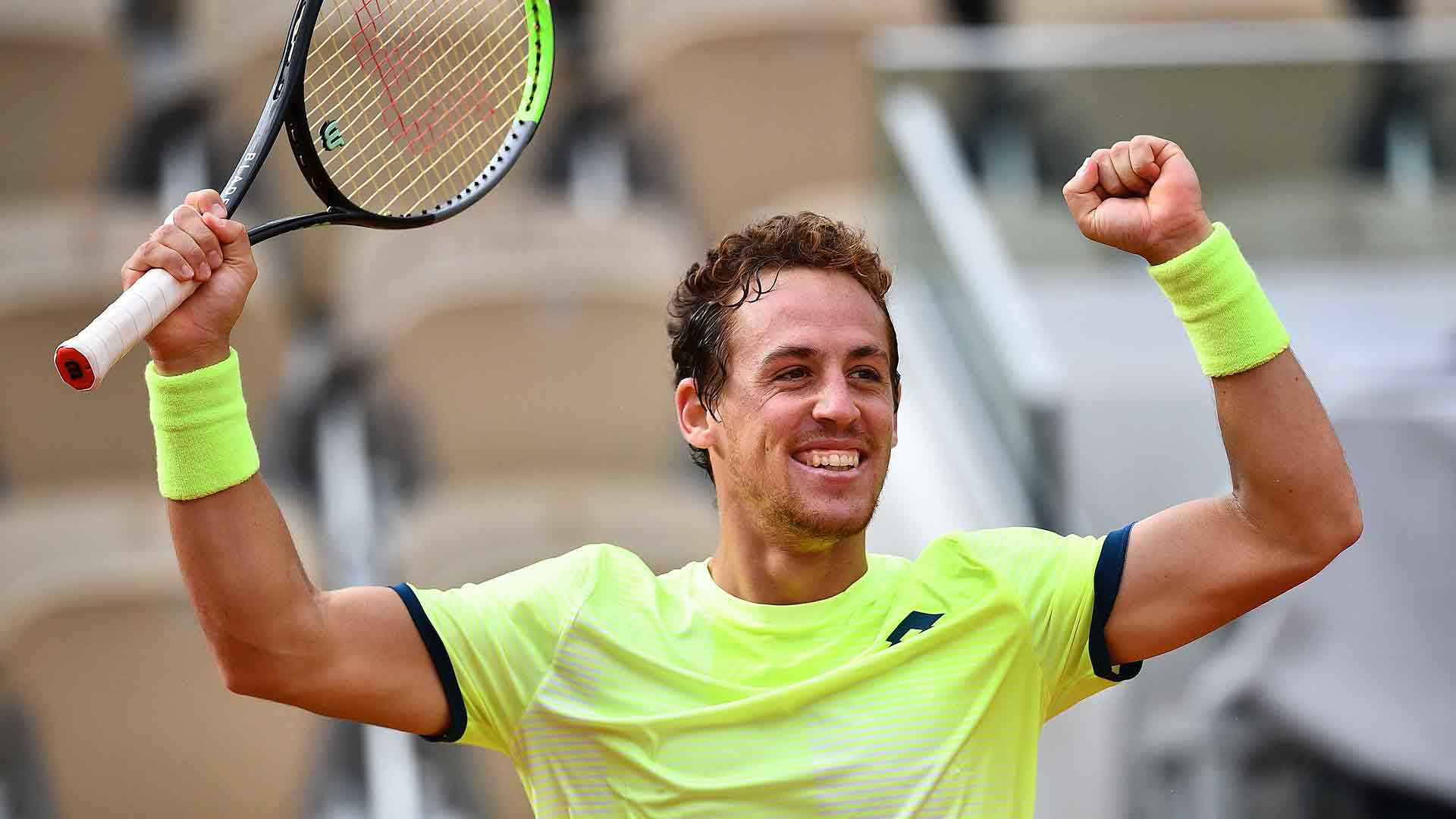 Carballes Baena Upsets Shapovalov In Fifth Set For Series Of Firsts At Roland Garros Atp Tour Tennis