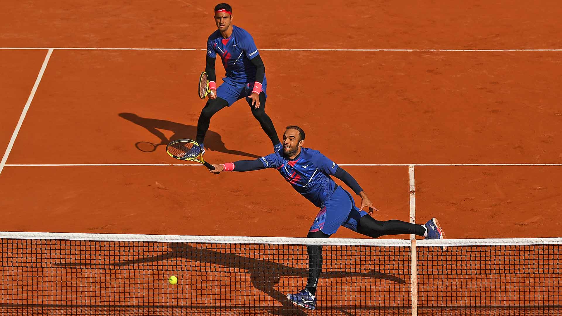 Juan Sebastian Cabal Robert Farah Save 2 M P Keep Roland Garros Dreams Alive Atp Tour Tennis