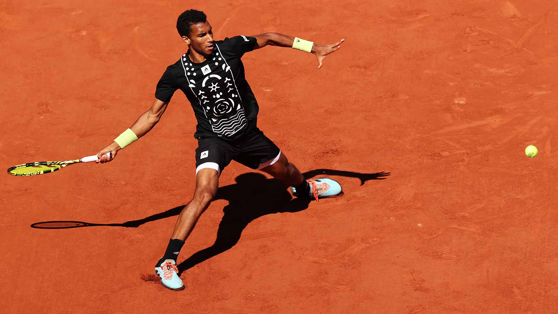 Felix Auger-Aliassime Flies Into Roland Garros Third Round ATP Tour Tennis