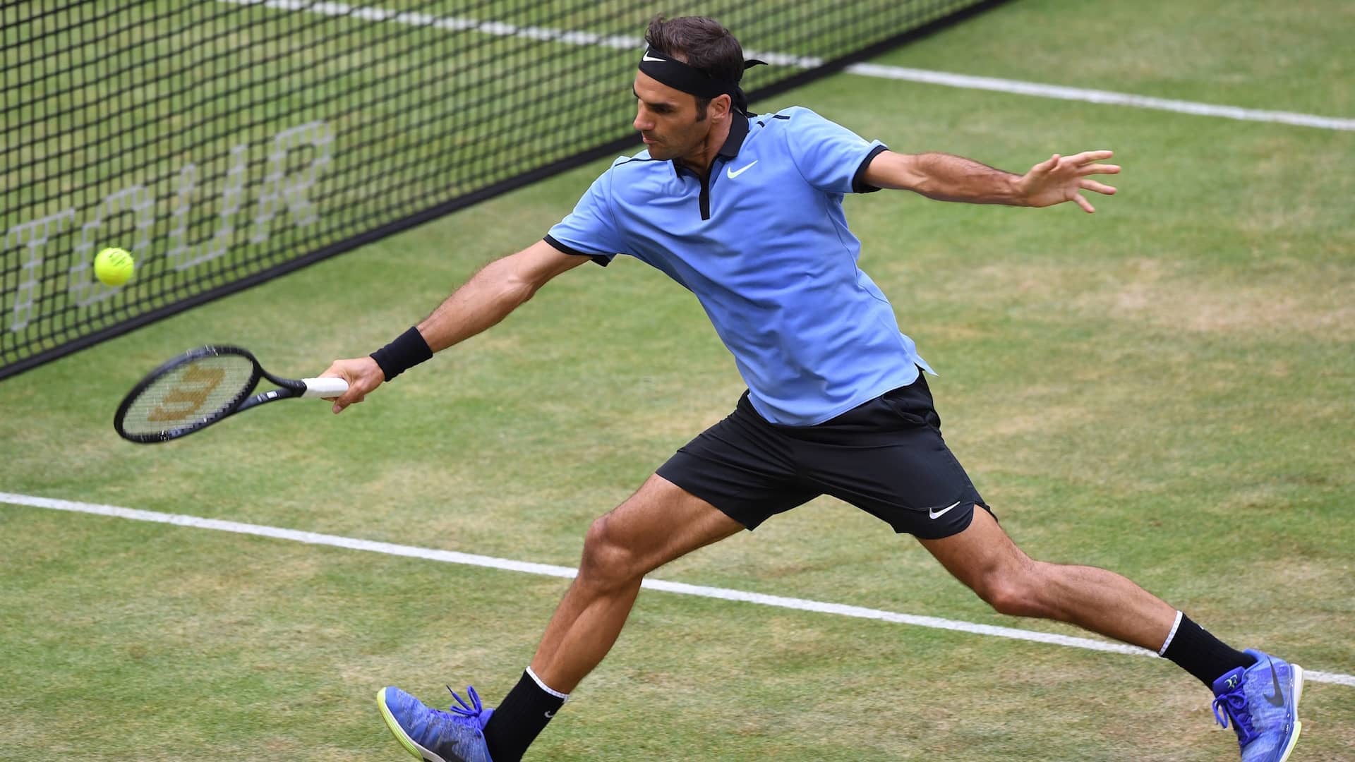Duque Saco Dependencia Federer destrona al campeón Mayer en Halle | ATP Tour | Tenis
